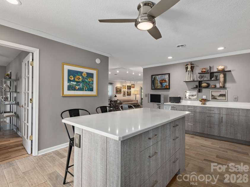 321 Britton Creek Drive, Hendersonville, NC 28791.  MLS# CAR4398134, YatesRealty ID 13930. Kitchen & Island
