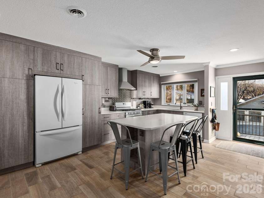 321 Britton Creek Drive, Hendersonville, NC 28791.  MLS# CAR4398134, YatesRealty ID 13930. Kitchen with Island