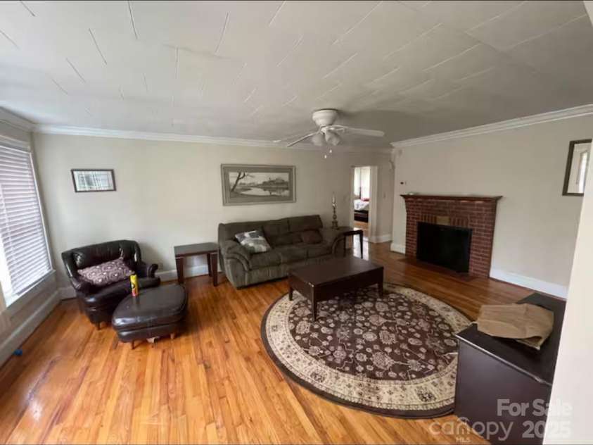 1 Knob Drive, Lexington, NC 27295.  MLS# CAR4254809, YatesRealty ID 13931. 