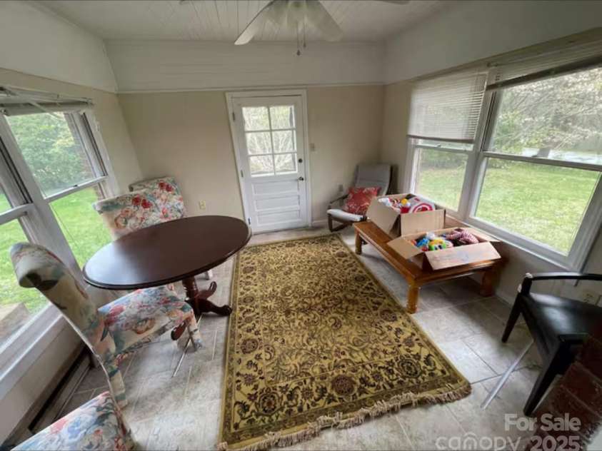1 Knob Drive, Lexington, NC 27295.  MLS# CAR4254809, YatesRealty ID 13931. 