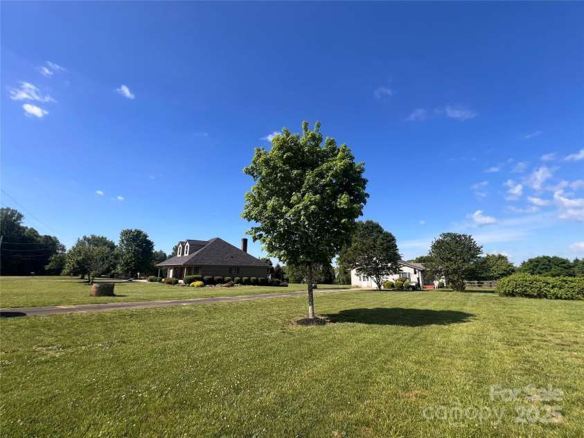 1351 Hardin Road, Dallas, NC 28034.  MLS# CAR4258208, YatesRealty ID 13932. 