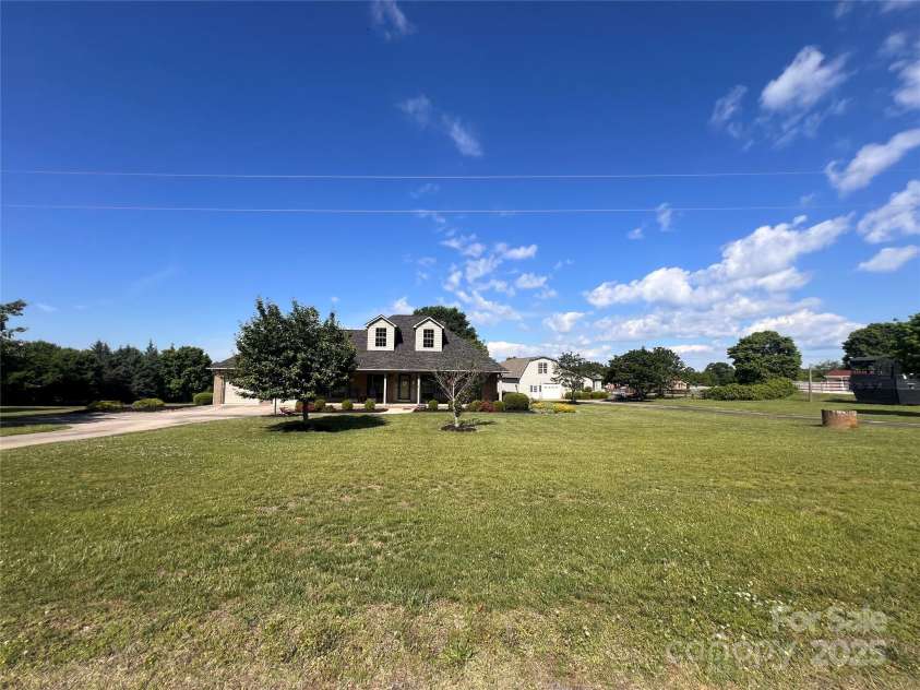 1351 Hardin Road, Dallas, NC 28034.  MLS# CAR4258208, YatesRealty ID 13932. 