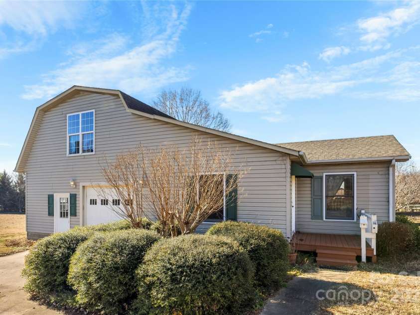 1351 Hardin Road, Dallas, NC 28034.  MLS# CAR4258208, YatesRealty ID 13932. Guest house & garage