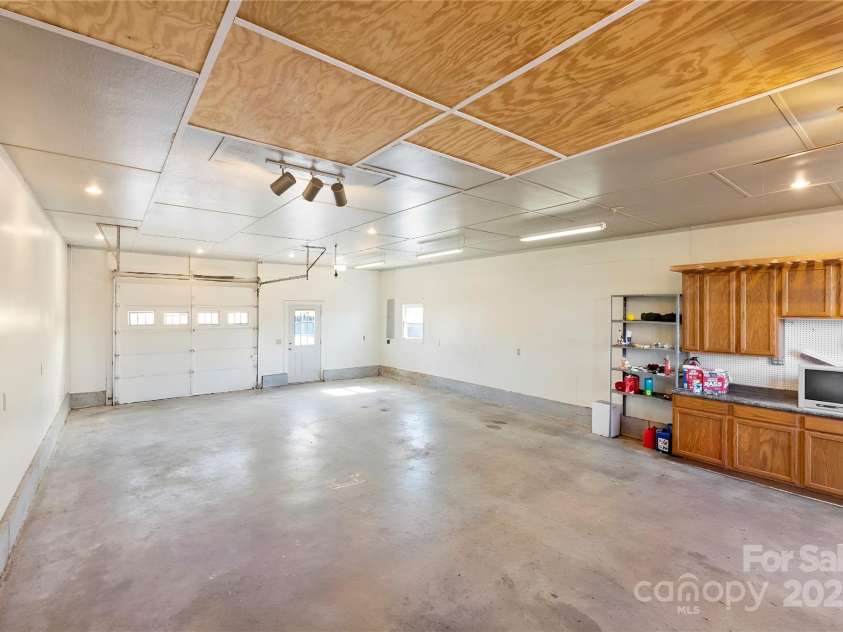 1351 Hardin Road, Dallas, NC 28034.  MLS# CAR4258208, YatesRealty ID 13932. Oversized 2nd garage