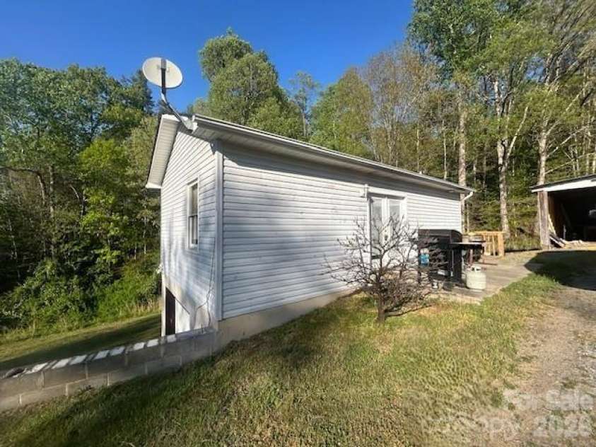 1375 Bradford Mountain Road, Lenoir, NC 28645.  MLS# CAR4244111, YatesRealty ID 13932. 