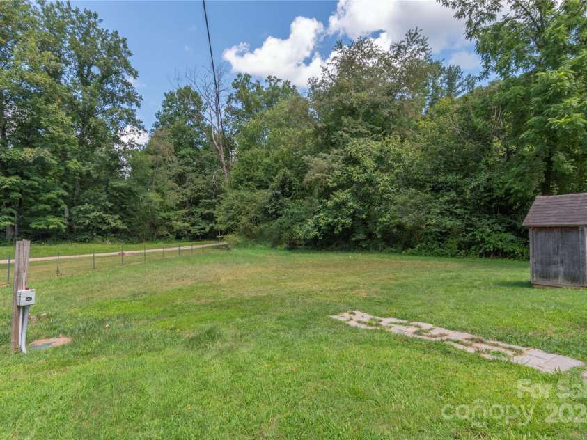 115 Teague Loop, Maggie Valley, NC 28785.  MLS# CAR4174300, YatesRealty ID 13934. 