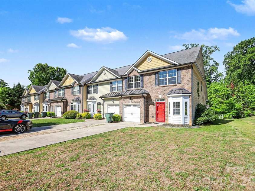 1079 Laurel Lane, Gastonia, NC 28054.  MLS# CAR4360052, YatesRealty ID 13935. 