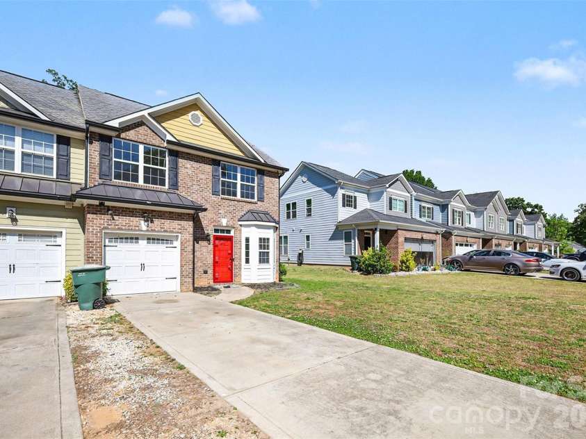 1079 Laurel Lane, Gastonia, NC 28054.  MLS# CAR4360052, YatesRealty ID 13935. 