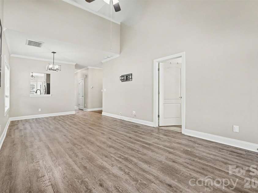 1079 Laurel Lane, Gastonia, NC 28054.  MLS# CAR4360052, YatesRealty ID 13935. 