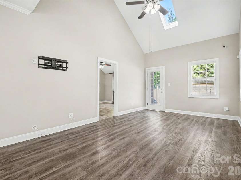 1079 Laurel Lane, Gastonia, NC 28054.  MLS# CAR4360052, YatesRealty ID 13935. 