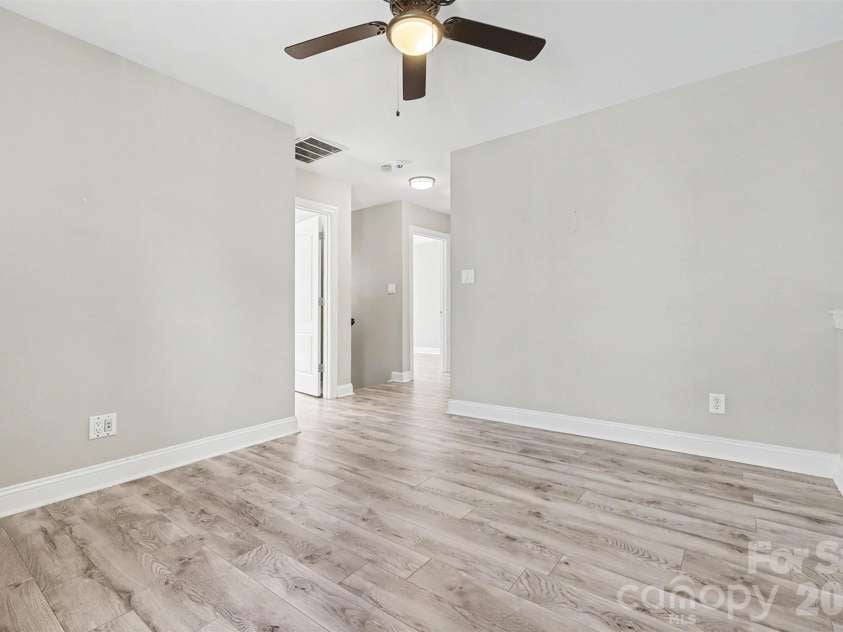1079 Laurel Lane, Gastonia, NC 28054.  MLS# CAR4360052, YatesRealty ID 13935. 