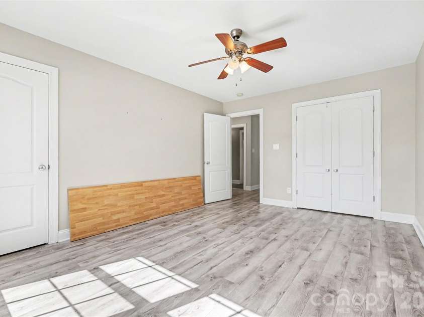 1079 Laurel Lane, Gastonia, NC 28054.  MLS# CAR4360052, YatesRealty ID 13935. 