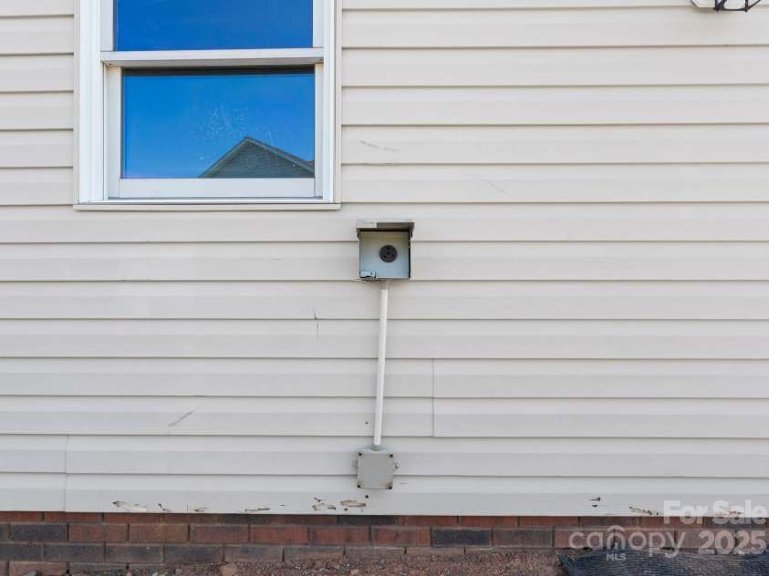 238 Lippard Springs Circle, Statesville, NC 28677.  MLS# CAR4240336, YatesRealty ID 13935. 30 Amp Service