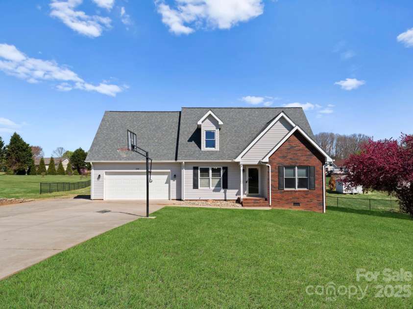 238 Lippard Springs Circle, Statesville, NC 28677.  MLS# CAR4240336, YatesRealty ID 13935. 