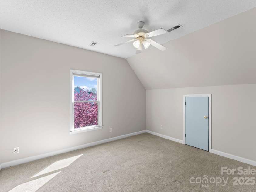 238 Lippard Springs Circle, Statesville, NC 28677.  MLS# CAR4240336, YatesRealty ID 13935. Bed 2