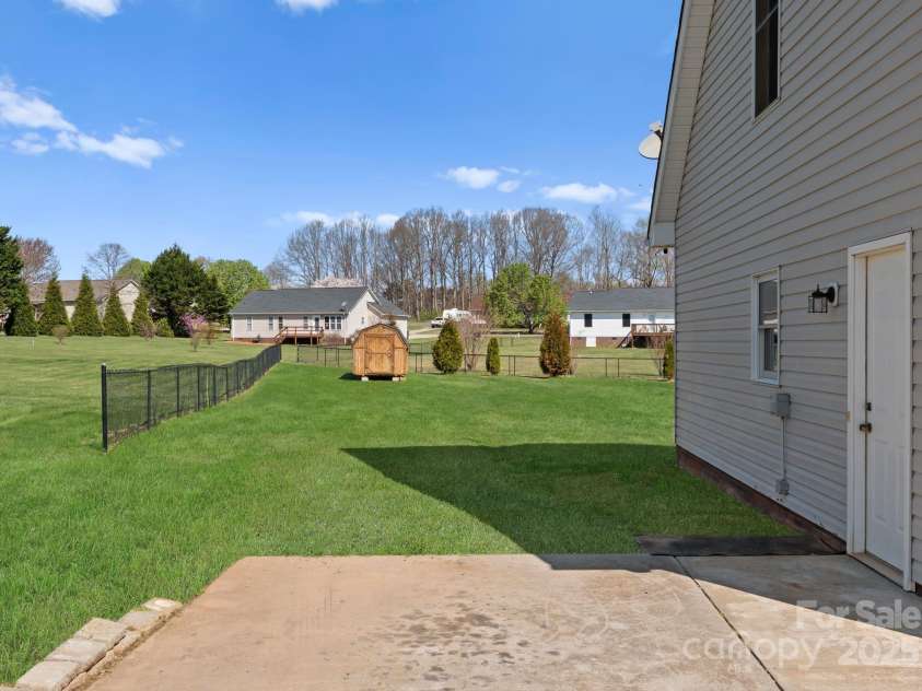 238 Lippard Springs Circle, Statesville, NC 28677.  MLS# CAR4240336, YatesRealty ID 13935. Extra Parking