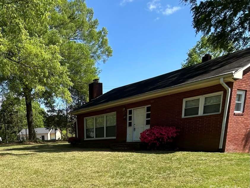 610 Maryland Avenue, Bessemer City, NC 28016.  MLS# CAR4259433, YatesRealty ID 13937. 