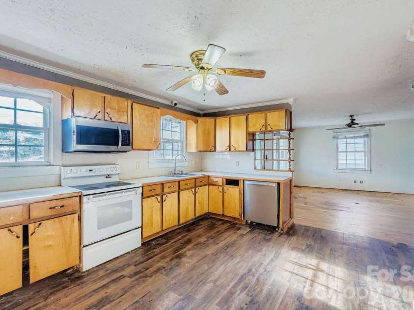 901 Klondale Street, China Grove, NC 28023.  MLS# CAR4336467, YatesRealty ID 13937. Kitchen