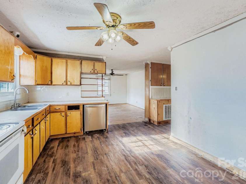 901 Klondale Street, China Grove, NC 28023.  MLS# CAR4336467, YatesRealty ID 13937. Kitchen