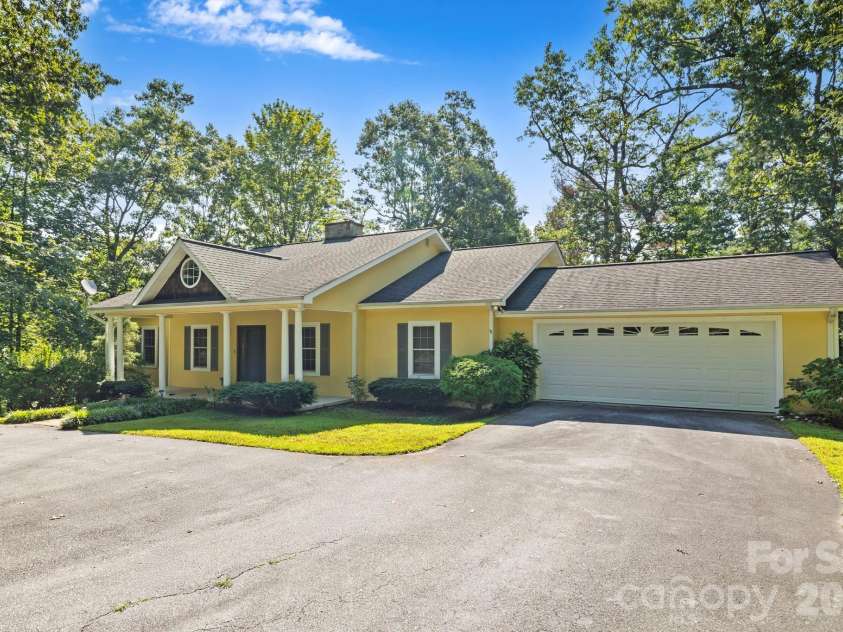 36 Macedonia West Drive, Saluda, NC 28773.  MLS# CAR4293153, YatesRealty ID 13938. 