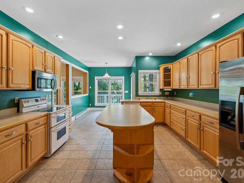 36 Macedonia West Drive, Saluda, NC 28773.  MLS# CAR4293153, YatesRealty ID 13938. 