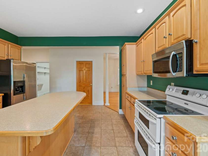 36 Macedonia West Drive, Saluda, NC 28773.  MLS# CAR4293153, YatesRealty ID 13938. 