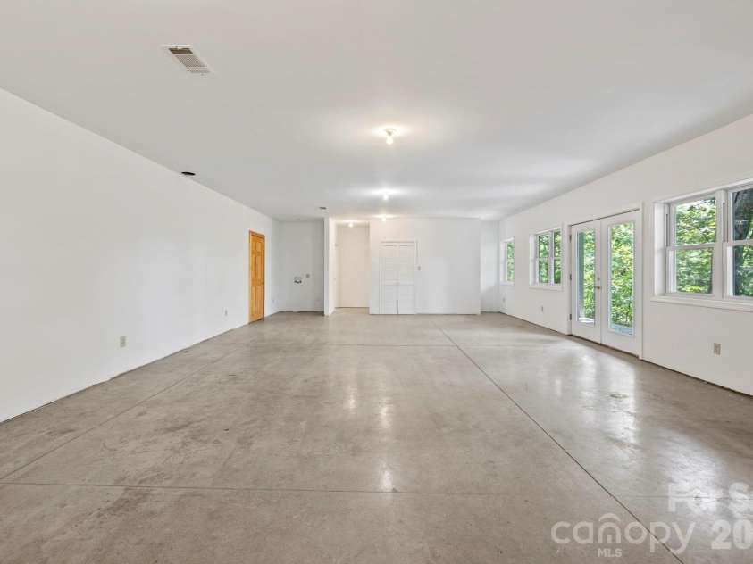 36 Macedonia West Drive, Saluda, NC 28773.  MLS# CAR4293153, YatesRealty ID 13938. 