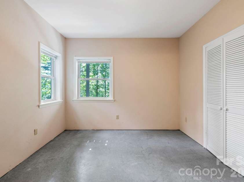 36 Macedonia West Drive, Saluda, NC 28773.  MLS# CAR4293153, YatesRealty ID 13938. 