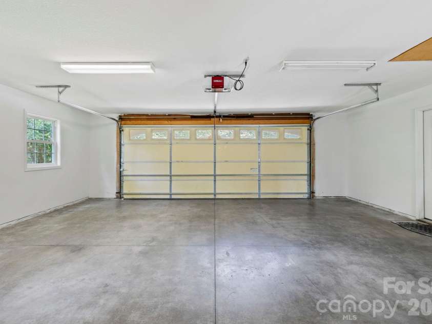 36 Macedonia West Drive, Saluda, NC 28773.  MLS# CAR4293153, YatesRealty ID 13938. 