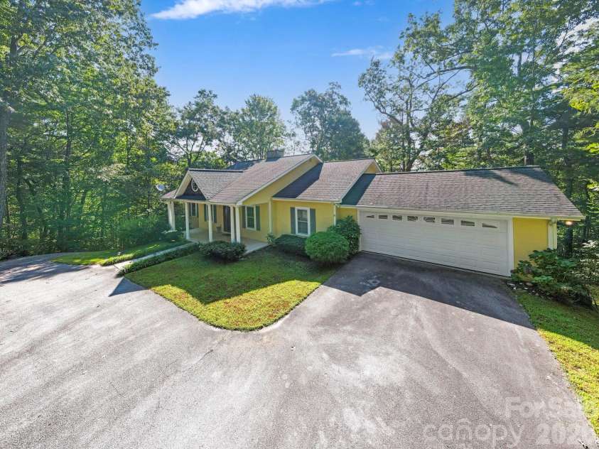 36 Macedonia West Drive, Saluda, NC 28773.  MLS# CAR4293153, YatesRealty ID 13938. 