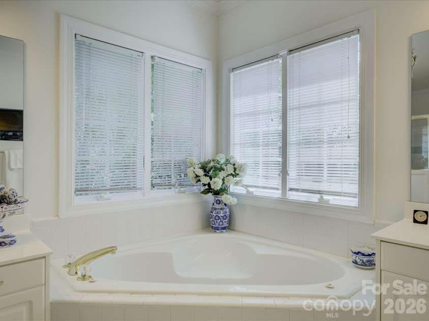 2980 Robinwood Road, Gastonia, NC 28054.  MLS# CAR4367984, YatesRealty ID 13939. 