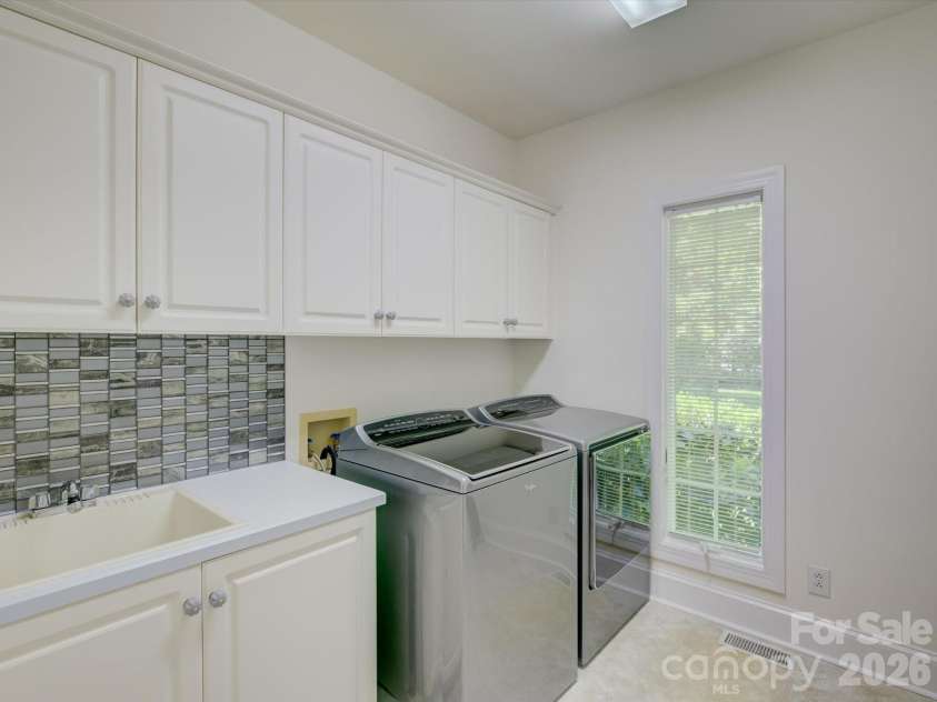 2980 Robinwood Road, Gastonia, NC 28054.  MLS# CAR4367984, YatesRealty ID 13939. 