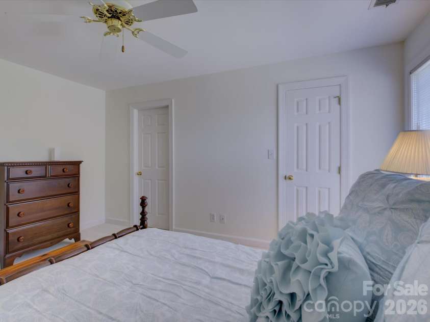 2980 Robinwood Road, Gastonia, NC 28054.  MLS# CAR4367984, YatesRealty ID 13939. 