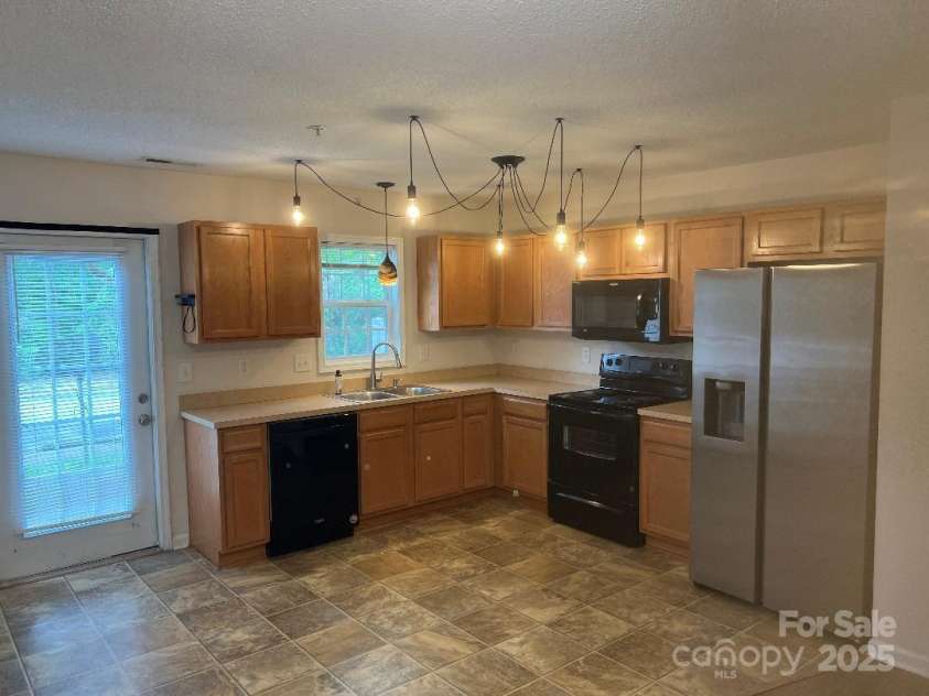 135 Locomotive Lane, Mooresville, NC 28115.  MLS# CAR4255367, YatesRealty ID 13942. 