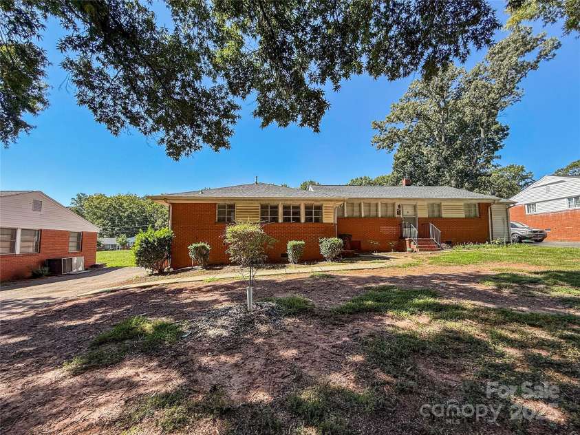 3109 Marlborough Road, Charlotte, NC 28208.  MLS# CAR4299311, YatesRealty ID 13945. 