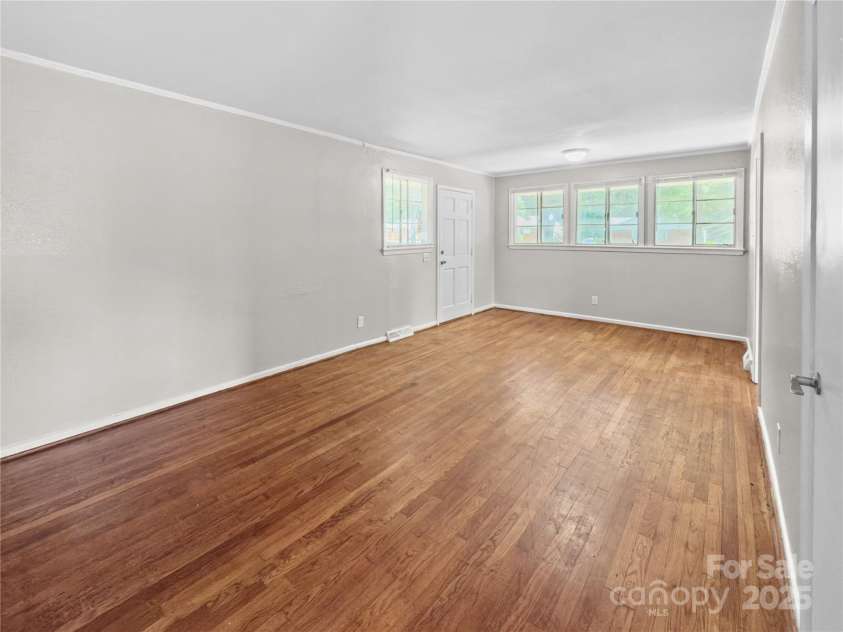 3109 Marlborough Road, Charlotte, NC 28208.  MLS# CAR4299311, YatesRealty ID 13945. 
