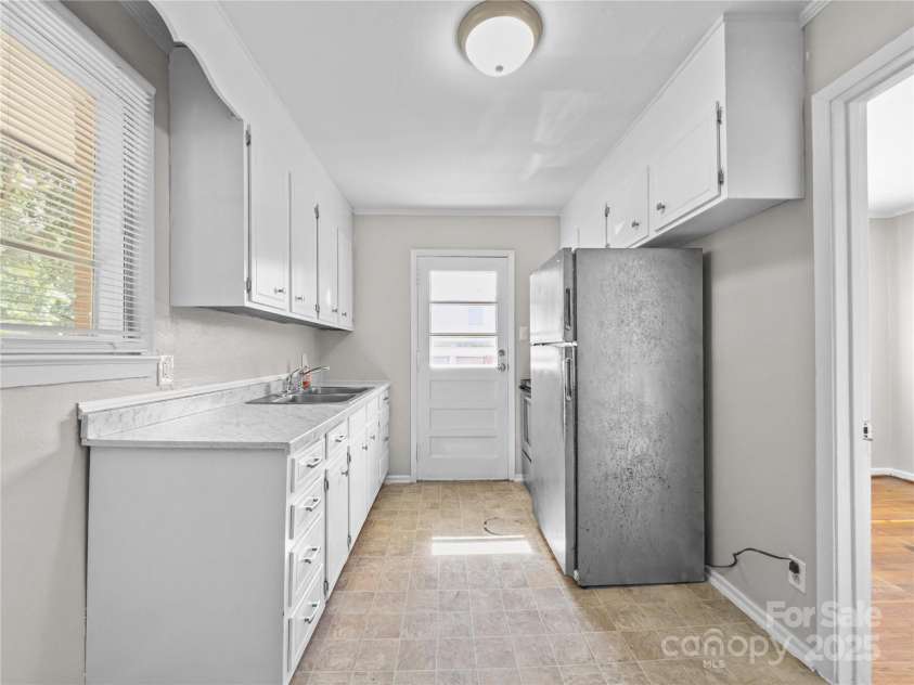 3109 Marlborough Road, Charlotte, NC 28208.  MLS# CAR4299311, YatesRealty ID 13945. 