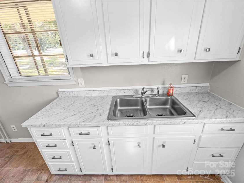 3109 Marlborough Road, Charlotte, NC 28208.  MLS# CAR4299311, YatesRealty ID 13945. 