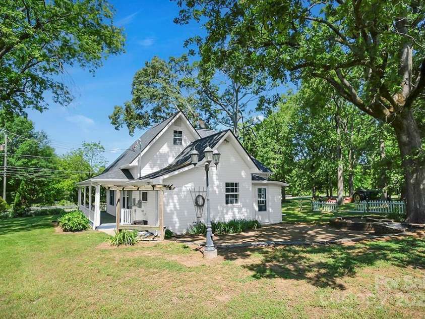 108 Stockton Street, Shelby, NC 28150.  MLS# CAR4256542, YatesRealty ID 13946. 