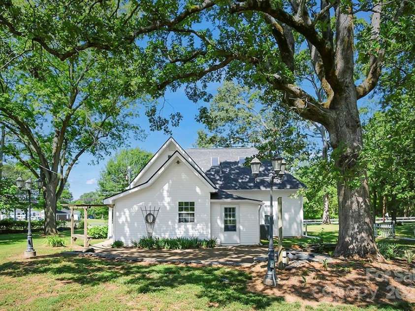108 Stockton Street, Shelby, NC 28150.  MLS# CAR4256542, YatesRealty ID 13946. 