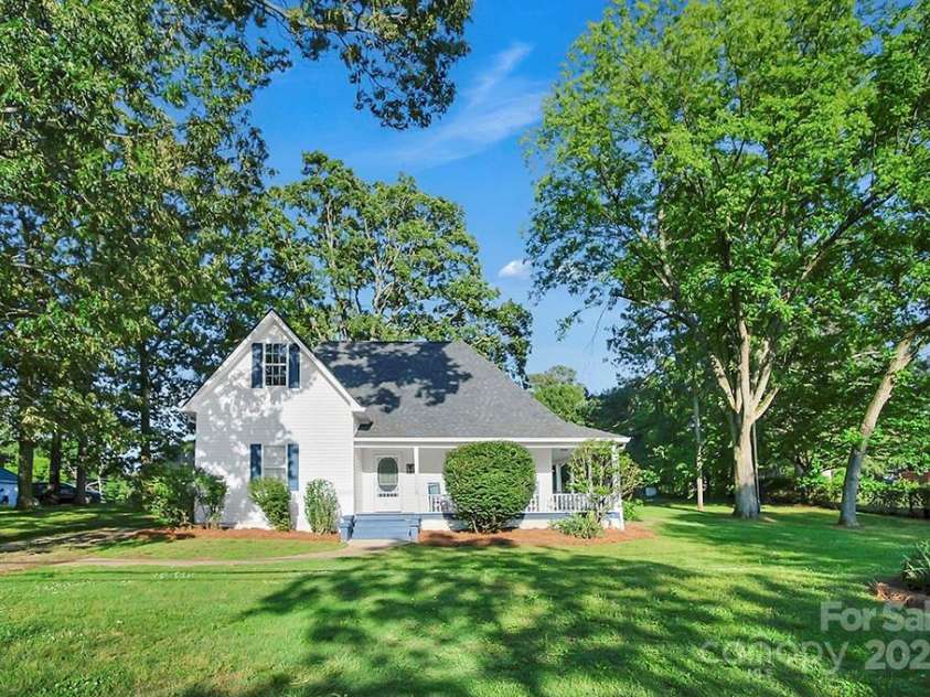 108 Stockton Street, Shelby, NC 28150.  MLS# CAR4256542, YatesRealty ID 13946. 
