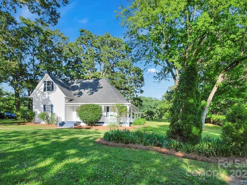 108 Stockton Street, Shelby, NC 28150.  MLS# CAR4256542, YatesRealty ID 13946. 