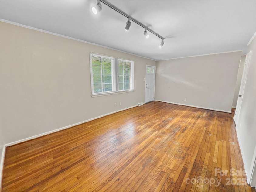 3014 Marlborough Road, Charlotte, NC 28208.  MLS# CAR4306622, YatesRealty ID 13946. 