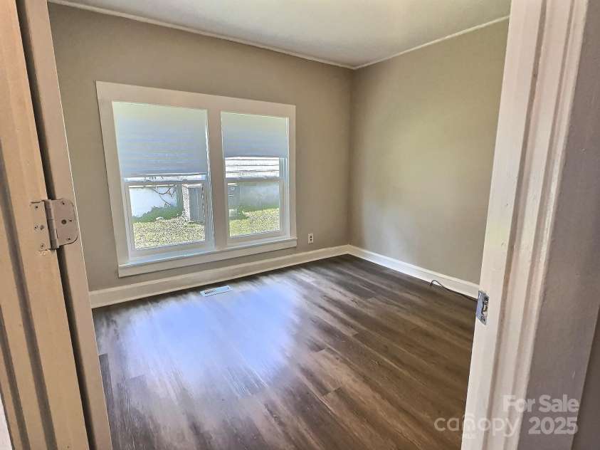 507 Maple Avenue, Gastonia, NC 28054.  MLS# CAR4235810, YatesRealty ID 13947. Flexible third bedroom—ready for your needs and creativity.
