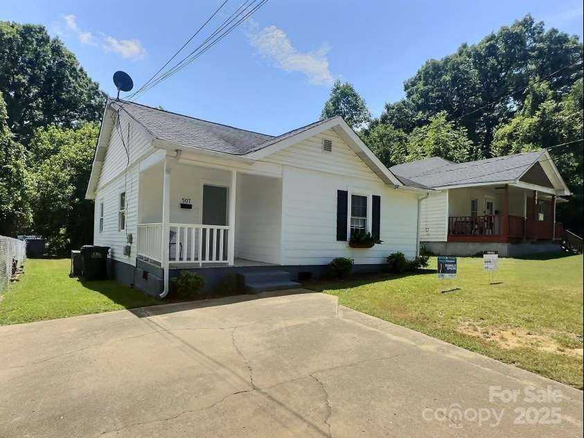 507 Maple Avenue, Gastonia, NC 28054.  MLS# CAR4235810, YatesRealty ID 13947. Welcoming curb appeal with a charming front entry and easy-maintenance landscaping