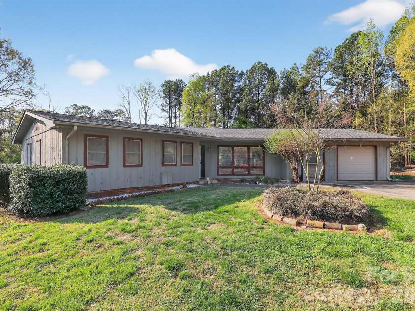 9516 Westmoreland Road, Cornelius, NC 28031.  MLS# CAR4359572, YatesRealty ID 13947. 