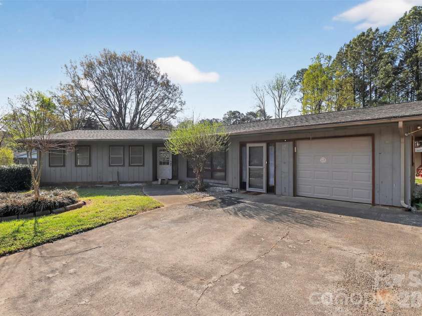 9516 Westmoreland Road, Cornelius, NC 28031.  MLS# CAR4359572, YatesRealty ID 13947. 