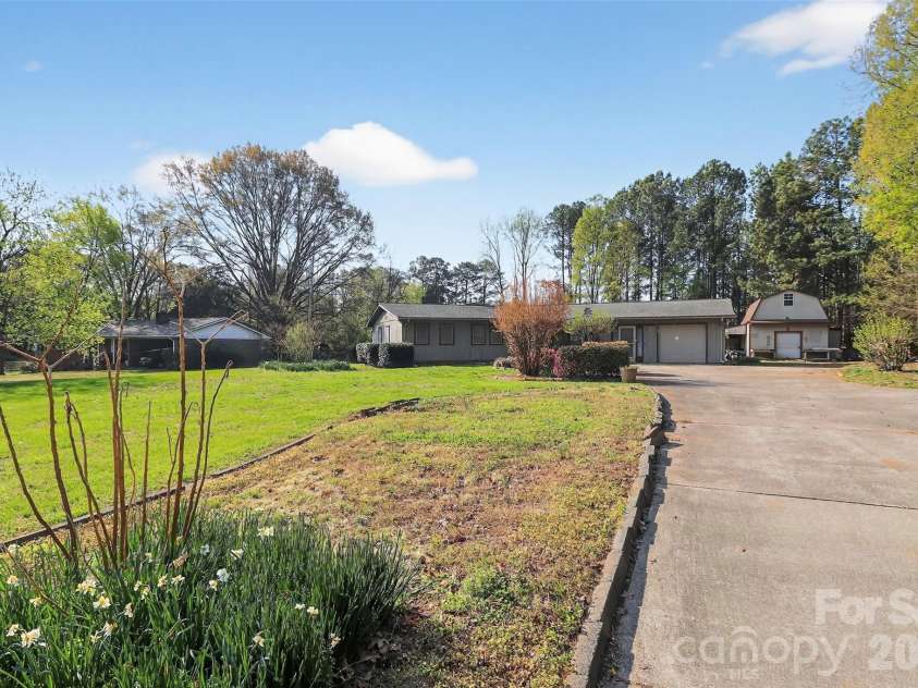 9516 Westmoreland Road, Cornelius, NC 28031.  MLS# CAR4359572, YatesRealty ID 13947. 