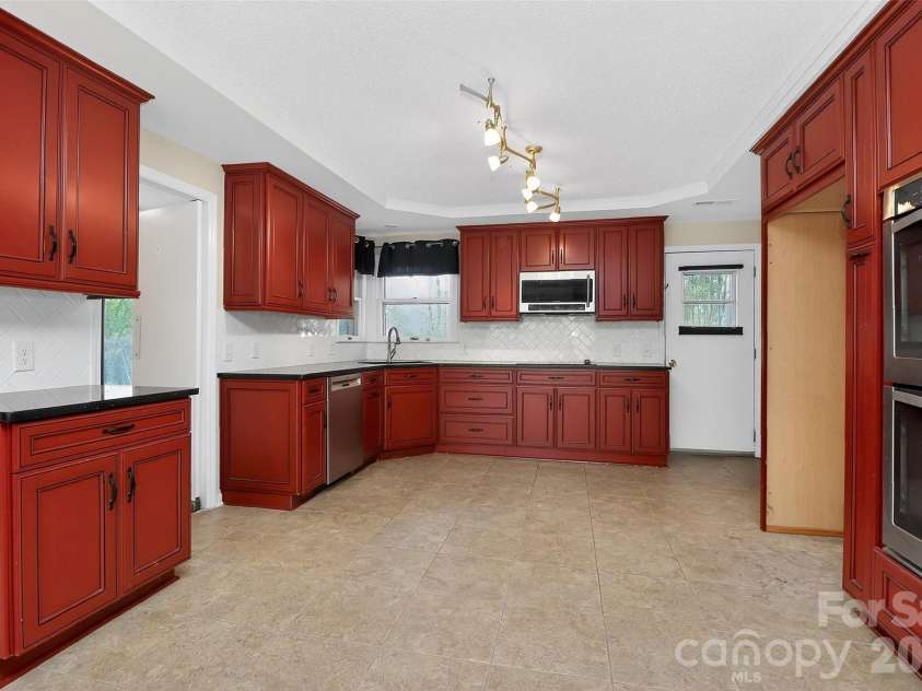 9516 Westmoreland Road, Cornelius, NC 28031.  MLS# CAR4359572, YatesRealty ID 13947. 