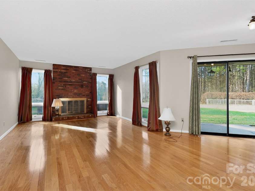 9516 Westmoreland Road, Cornelius, NC 28031.  MLS# CAR4359572, YatesRealty ID 13947. 